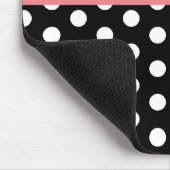 Rosa Schwarz-weiße Polka Dot Monogramm Mousepad (Ecke)