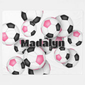 Rosa schwarze Fußball-Bälle Cluster Mädchen Sportr Fleecedecke (Vorderseite (Horizontal))