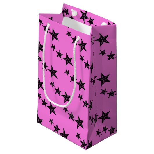 Rosa schwarze Retrostern Kleine Geschenktüte (Vorderseite Schrägansicht)