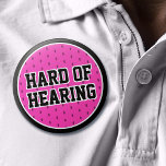 Rosa schwarze Sportlichkeit schwer Gehör Grobheit  Button<br><div class="desc">Ein weiteres sportliches, schwerhöriges Abzeichen von JessicaAmber - frag über Sonderanfertigungen! Dieser anpassbare Button enthält den Slogan 'Hard of Hearing' in einem fett formatierten Serif-Schriftart im variantenreichen Stil. Hintergrund ist heiß rosa mit einem dotty Muster. Sie können den Text nach Bedarf anpassen. Ein tolles Geschenk für Ihre Schwester oder Bestie,...</div>