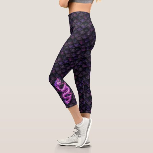 Rosa Schwarzer Drache Scales Rosa Drache Capri Leggings (Links)