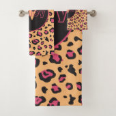 Rosa schwarzer Leopard Print Monogram Badhandtuch Set (Insitu)