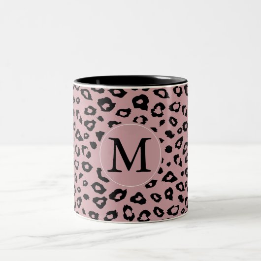 Rosa schwarzer Leopard Print Monogram Zweifarbige Tasse (Mittel)