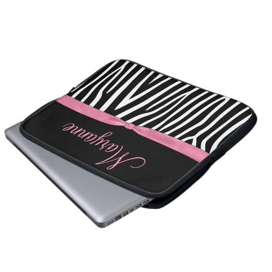Rosa schwarzes Zebra-Rosa-Band-Monogramm Laptopschutzhülle (Vorne Knopf)