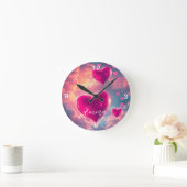 Rosa schwebende Herzen im Himmel Runde Wanduhr (Zuhause)