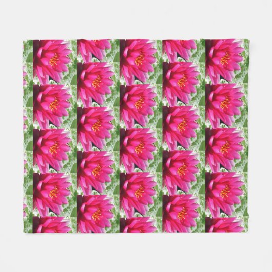 Rosa Seerosen Fleecedecke (Vorderseite (Horizontal))