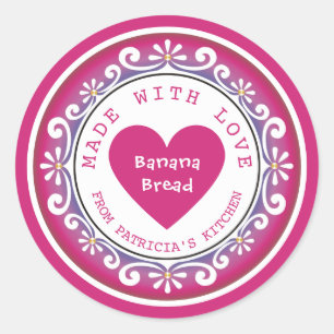 Rosa selbstgemachtes Bananenbrot, hergestellt mit Runder Aufkleber
