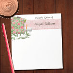 Rosa Shabby Chic Küche Notepad Notizblock<br><div class="desc">Diese hübschen Shabby Chic-Notizblock-Platten können für Zuhause oder Büro Niedlich gestaltet werden,  erstellt mit einem geclusterten Bild einer Rose Patterend Papier,  Clip,  Stift und Blätter auf einem rosa spitzen Rand.</div>