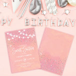 Rosa Silber Glitzer Glitzern Lights Sweet 16 Einladung<br><div class="desc">Diese majestätische und glamouröse 16 . Geburtstag Geburtstagsfeier ist perfekt für die Girl. Es zeigt leuchtende helle Stränge auf den Imitaten gedruckt silberne funkelnd Glitzer Konfetti auf einem rosa und korallen abstrakten Hintergrund inspiriert von Sternen in der Nacht Himmel. Es ist hübsch, elegant, modern, trendig und cool, das perfekte Design...</div>