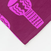 Rosa Silhouette Djembe Drum Muster Lila Fleece (Ecke)