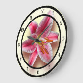 Rosa Singlestargazer-Lilie Große Wanduhr (Winkel)
