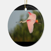 Rosa Spoonbill im Flug Keramik Ornament (Links)