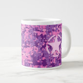 Rosa-Star-Deko im Stil der digitalen Camouflage Jumbo-Tasse (Vorderseite Rechts)