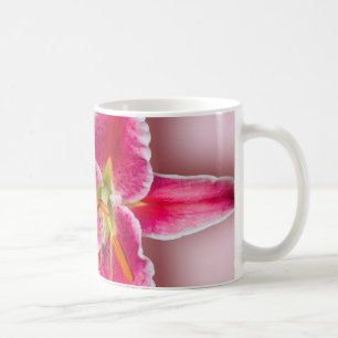 Rosa Stargazer-Lilie und Knospe Kaffeetasse