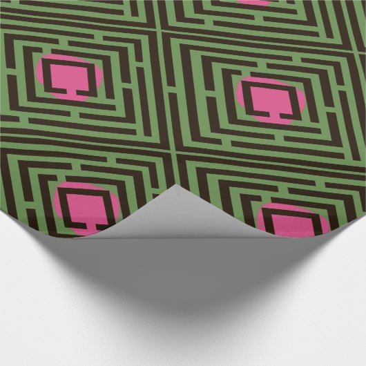 Rosa Stellen-Schwarz-Labyrinth-Muster auf Geschenkpapier (Ecke)