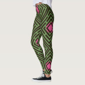 Rosa Stellen-Schwarz-Labyrinth-Muster auf Leggings (Links)