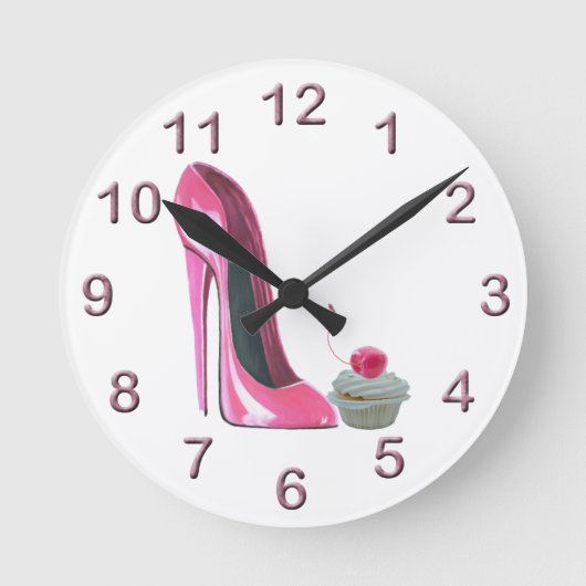 Rosa Stiletto und Cherry Cupcake Kunst, Dichtung u Runde Wanduhr (Vorderseite)