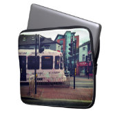 Rosa Straßenbahn Laptopschutzhülle (Vorderseite Links)