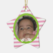 Rosa Streifen Baby's 1. Weihnachts-Foto Ornament (Links)