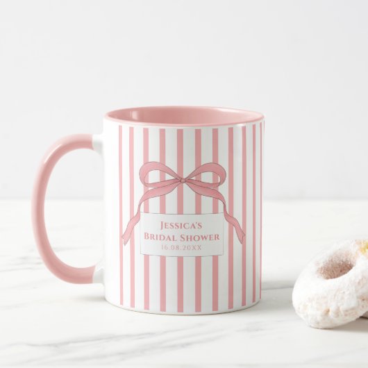 Rosa Streifen-Schleifen-Monogramm Tasse (Mit Donut)