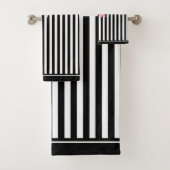 rosa Streifen Schwarz & Weiß Streifen Muster Name Badhandtuch Set (Insitu)