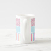 Rosa Streifen und Muster Porzellantasse (Rückseite)