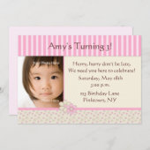 Rosa Stripe Foto Geburtstag Einladung (Vorne/Hinten)