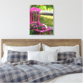 Rosa Stuhl und Blume - Martha's Vineyard Leinwanddruck (Insitu (Schlafzimmer))