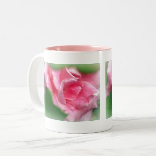 Rosa Tasse im Vollblutgetränk (Vorderseite Links)