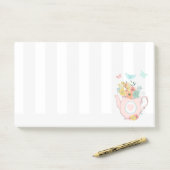 Rosa Teekanne mit Blume und Schmetterlingen Post-it Klebezettel (Auf Schreibtisch)