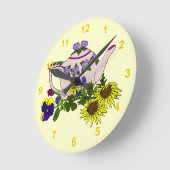 Rosa Teekanne mit Blumen auf Gelb Runde Wanduhr (Winkel)