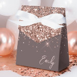 Rosa Terracotta-Glitzer Monogramm Name Geschenkschachtel<br><div class="desc">Rose Gold - Blush Pink und Terracotta Sparkle Glitzer Monogram Name and Initial Paper Party Geschenkboxen Dies macht die perfekte süße 16 Geburtstag,  Hochzeit,  Brautparty,  Jubiläum,  Babydusche oder Junggeselinnen-Abschied Geschenk für jemanden,  Lieben glamourösen Luxus und schicke Stile.</div>