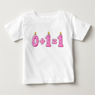 Rosa Tortenkerze zum ersten Geburtstag für Baby-T- Baby T-shirt