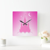 Rosa träumerisches Schloss im Wolken-sternenklaren Quadratische Wanduhr (Zuhause)