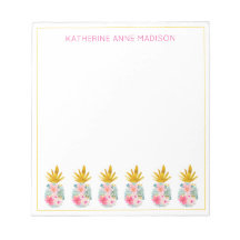 Rosa tropische Blume und Ananas