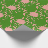 Rosa tropische Blume und Blätter auf grün Geschenkpapier (Ecke)