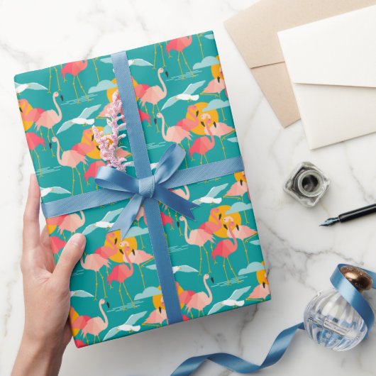 Rosa tropische Flamingos auf Aquamarinem Papier Geschenkpapier (Schenken)
