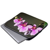 Rosa, tropische Orchideen in Rosa Laptopschutzhülle (Vorne Knopf)
