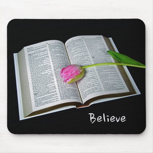 Rosa Tulip auf offene Bibel Mousepad (Vorne)