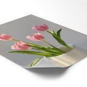 Rosa Tulip Vase Realismus Gemälde Poster (Ecke)