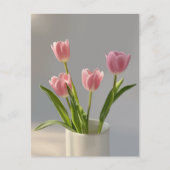 Rosa Tulip Vase Realismus Gemälde Postkarte (Vorderseite)