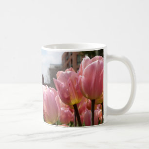 Rosa Tulips in Bostons Nordende Kaffeetasse