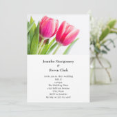 Rosa Tulips mit grünen Blätter Foto Hochzeit Einladung (Stehend Vorderseite)