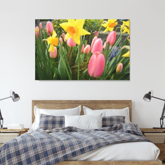 Rosa Tulpe und Blume in Gelbtönen Leinwanddruck (Insitu (Schlafzimmer))