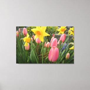 Rosa Tulpe und Blume in Gelbtönen Leinwanddruck