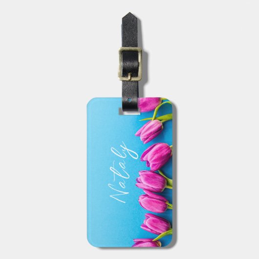 Rosa Tulpen auf blauem Hintergrund Gepäckanhänger (Vorderseite vertikal)