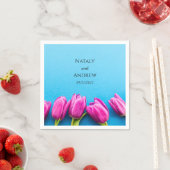 Rosa Tulpen auf blauem Hintergrund Serviette (Beispiel)