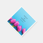 Rosa Tulpen auf blauem Hintergrund Serviette (Ecke)