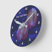Rosa Tulpen und blaue Herzen Personalisiert Runde Wanduhr (Winkel)