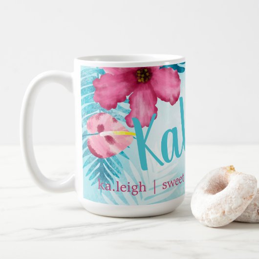 Rosa, türkisfarbener Hibiskus Personalisiert Kaffe Kaffeetasse (Mit Donut)